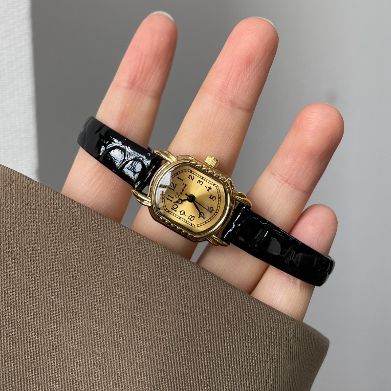 Vintage Oval Women's Quartz Wa - огляд і ціна Luxury Watch Gold And Black