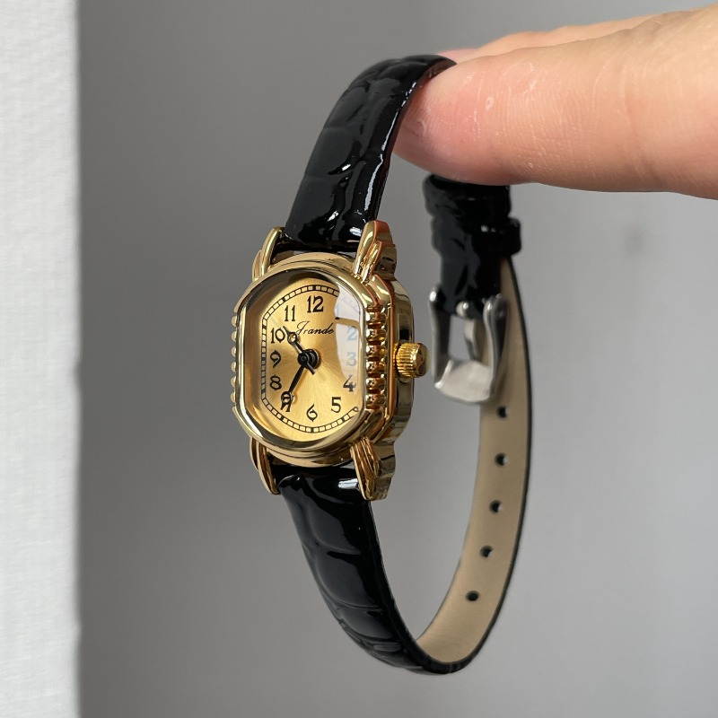 Vintage Oval Women's Quartz Wa - огляд і ціна Luxury Watch Gold And Black