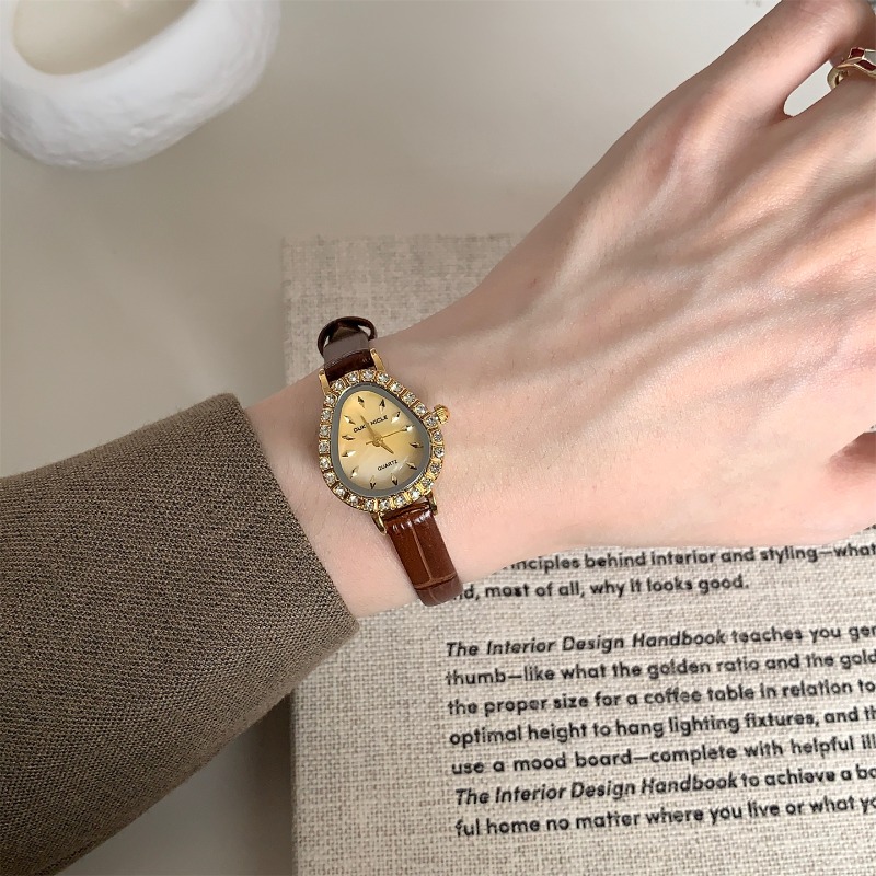 Luxury Women's Quartz Watch Go - огляд і ціна Luxury Watch Gold And Black