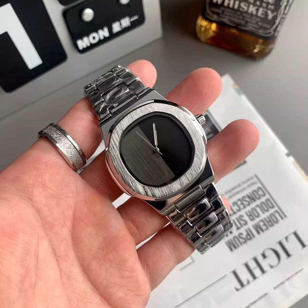 Custom Logo Men's Quartz Watch - огляд і ціна Luxury Watch Brands Logo